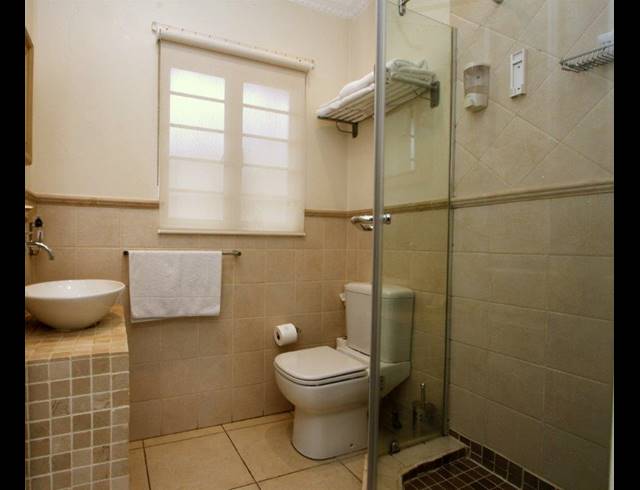 8 BEDROOM BED & BREAKFAST FOR SALE IN UMHLANGA CENTRAL